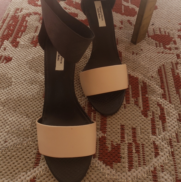 Vera Wang heels - Picture 4 of 4